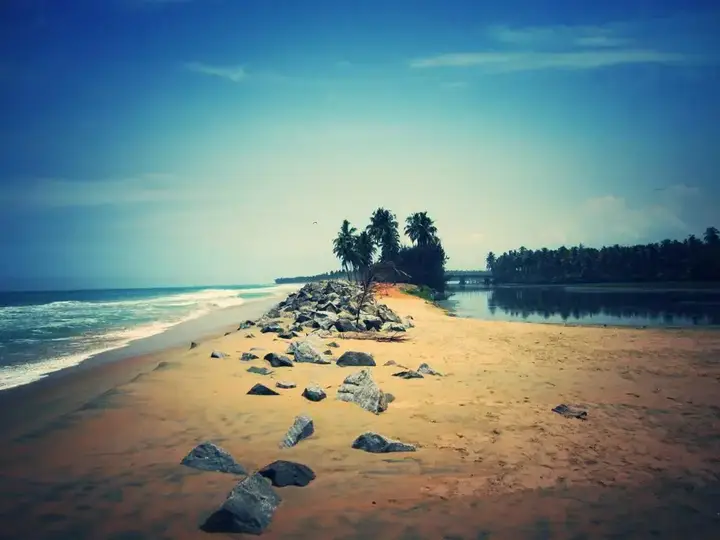 Эдава: M R Beach & Cottages