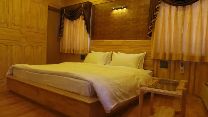 Шринагар: Shamyana Lodge and Restaurant