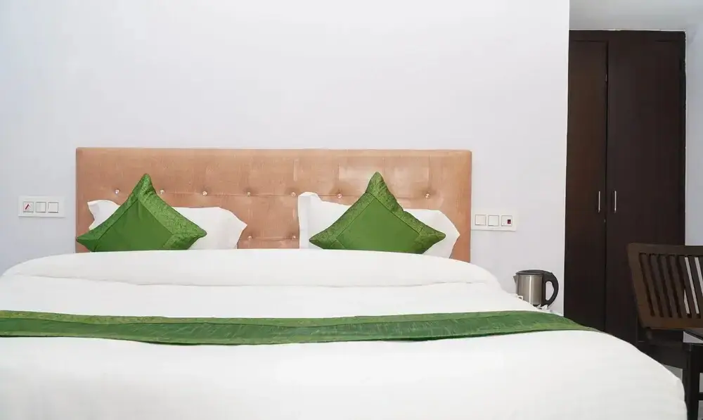 Чандигарх: Hotel Le-Crown