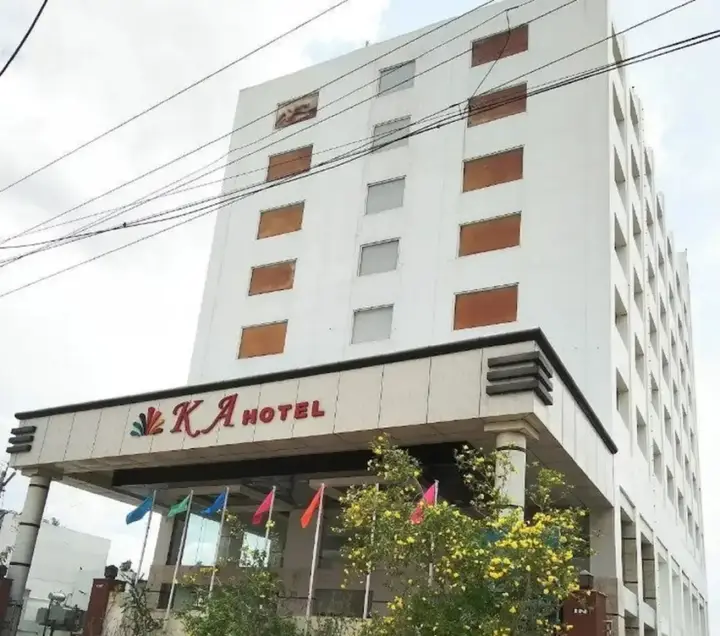 Маниячи: KA Hotel