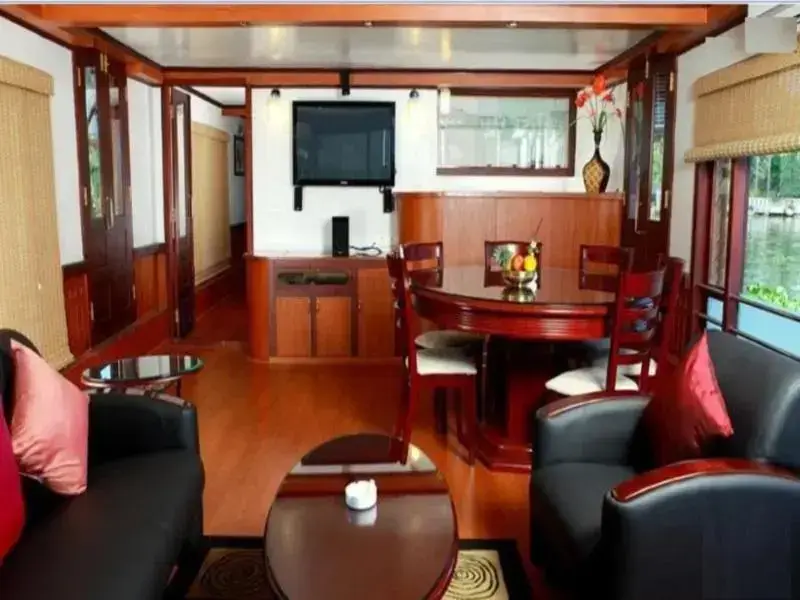 Мухамма: Grand Nirvana Jacuzzi Super Luxury Premium House Boat