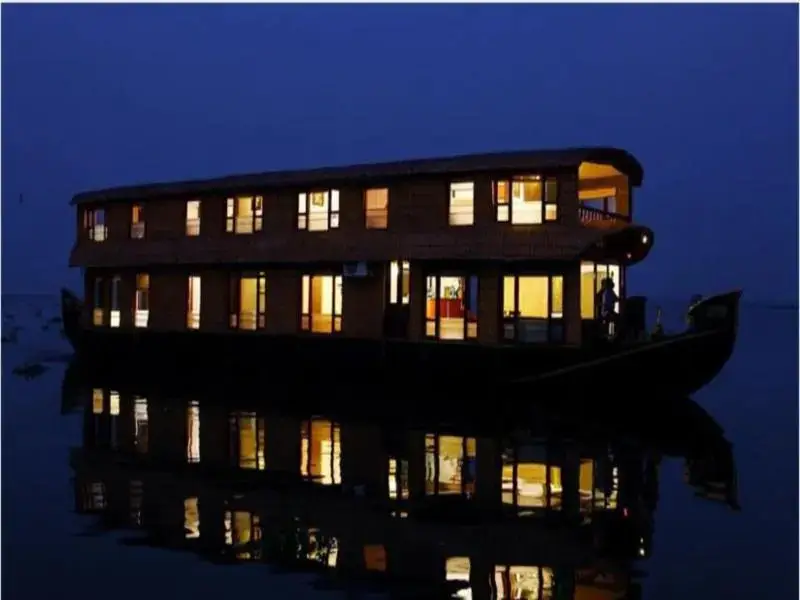 Grand Nirvana Jacuzzi Super Luxury Premium House Boat — фото 1