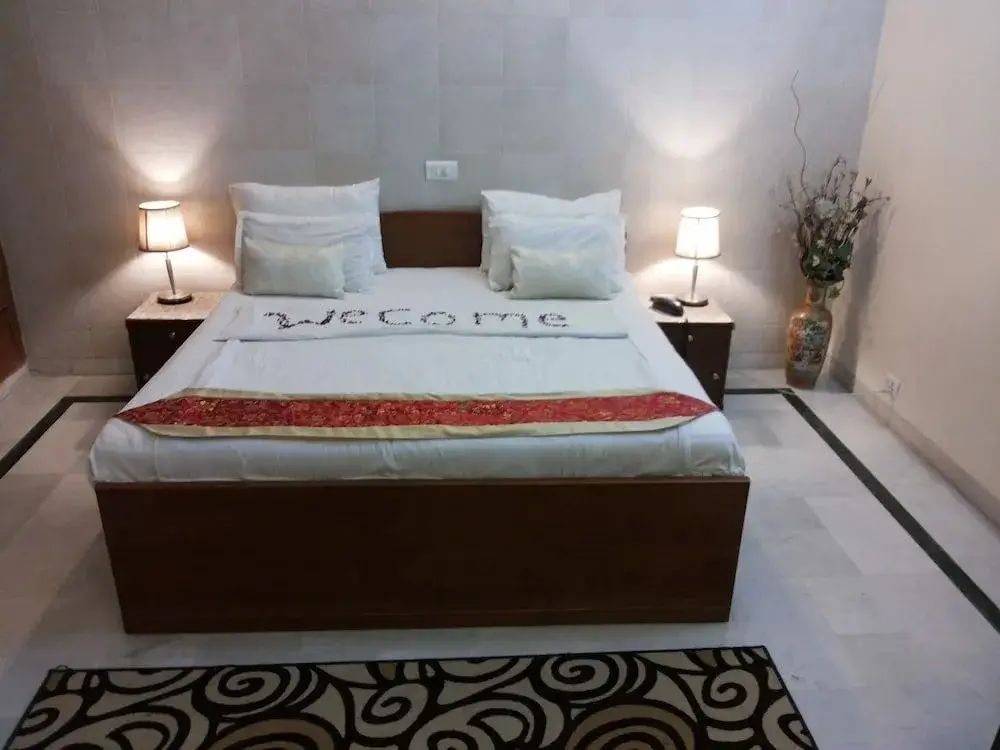 Нойда: Sovereign Residency BnB Noida