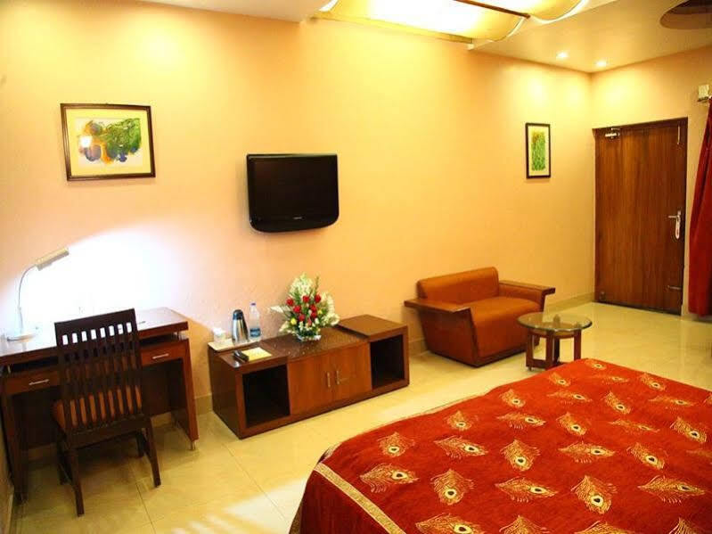 Бахадрабад: Hotel Prem Dynasty