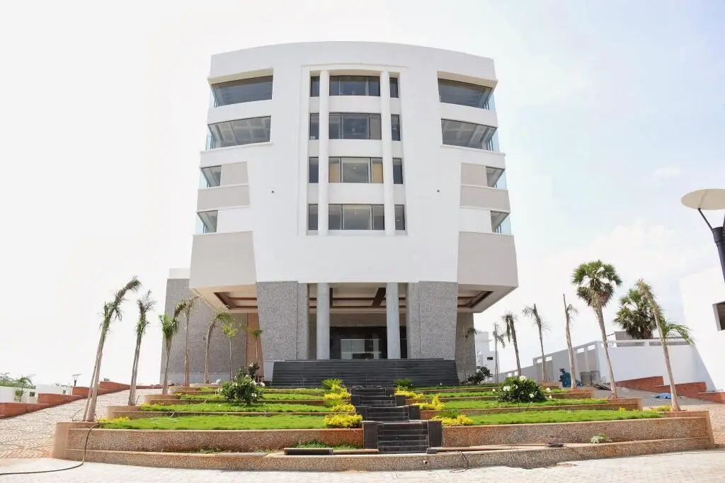 Dhanalakshmi Srinivasan Hotel — фото 1