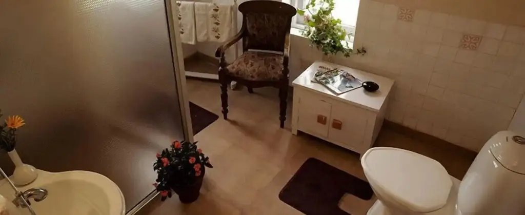Ути: Lymond House