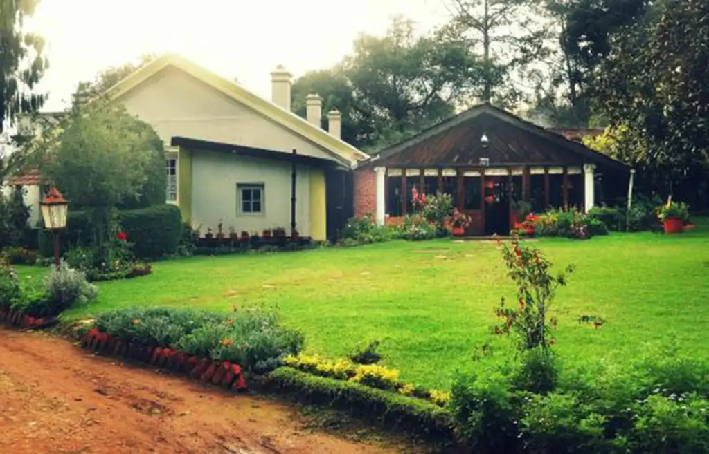 Ути: Lymond House