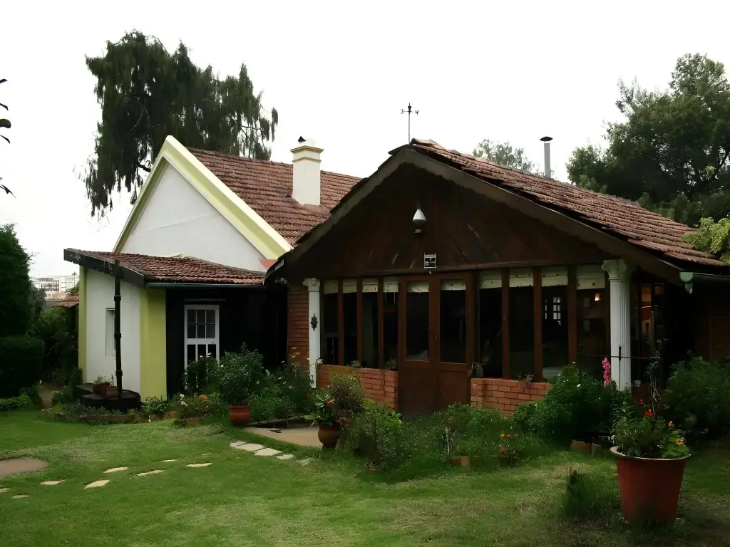 Ути: Lymond House