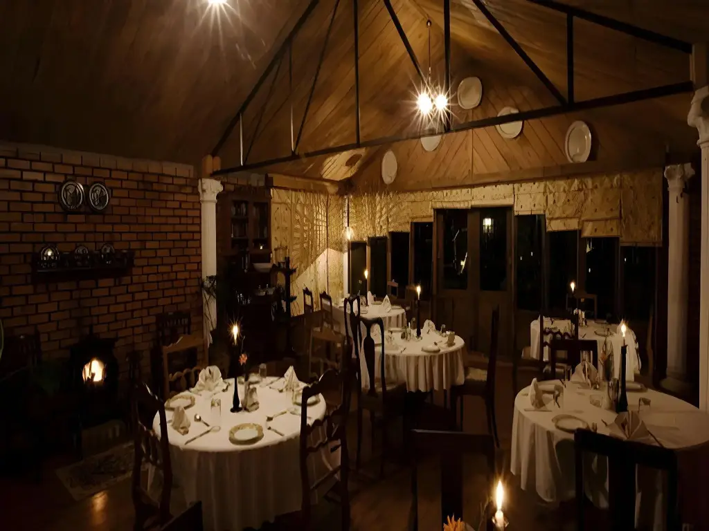 Ути: Lymond House
