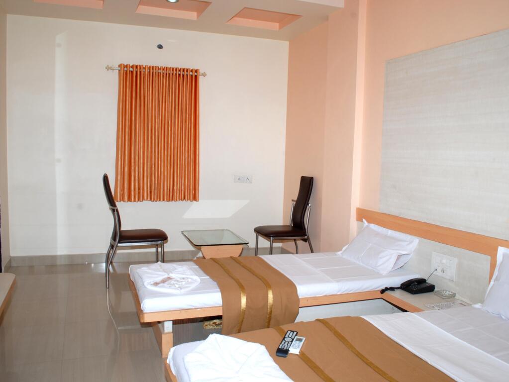 Сомнатх: Hotel Shubh Suvidha