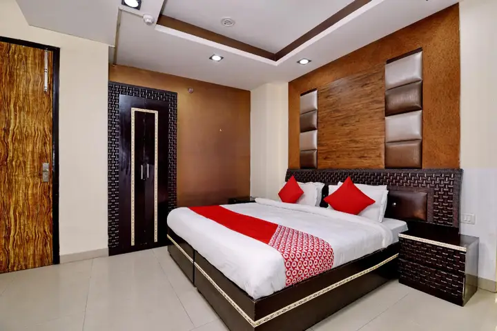 Нью-Дели: Hotel Manzil