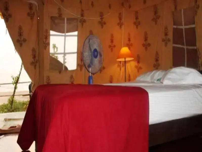 Анджуна: Five Five Restaurant and Guest Tent- Glamping