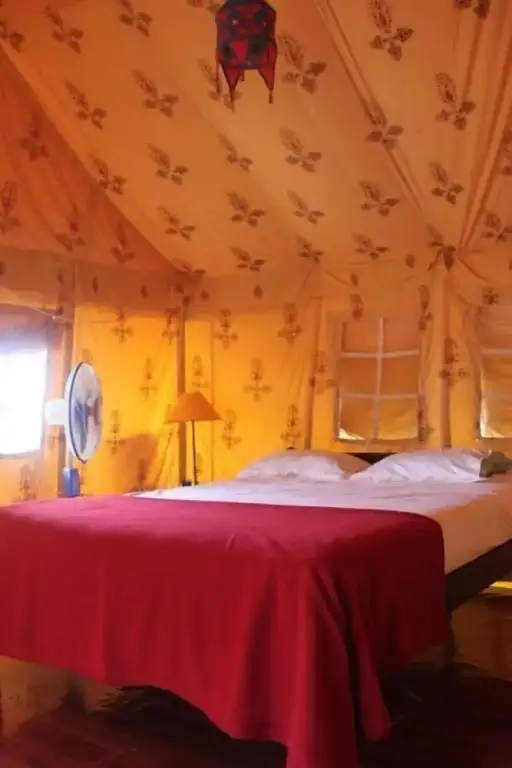 Анджуна: Five Five Restaurant and Guest Tent- Glamping