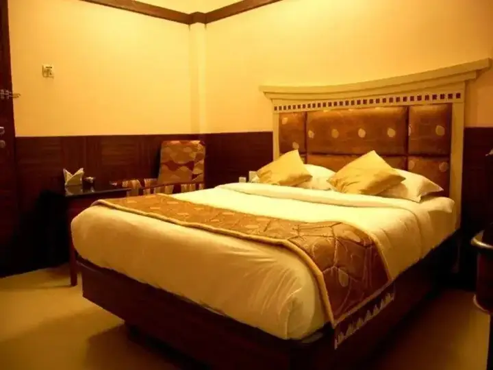 Маниячи: Hotel South Avenue