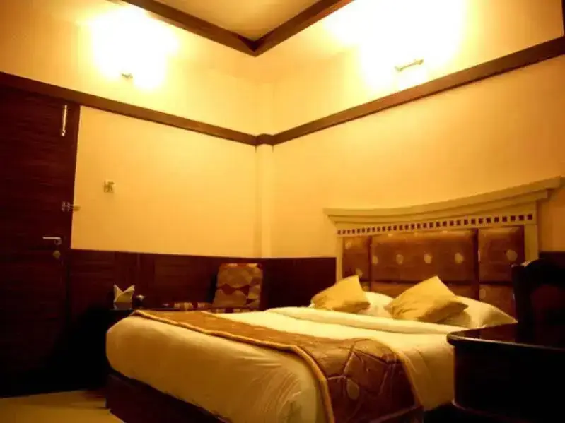 Маниячи: Hotel South Avenue