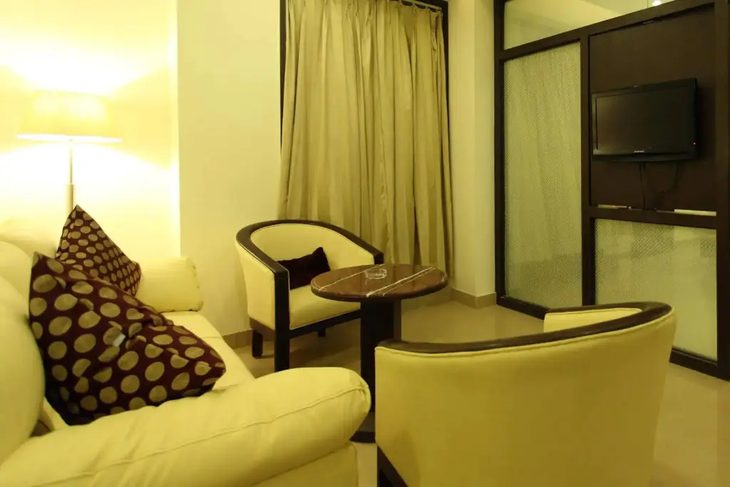 Нью-Дели: Hotel Surya Plaza