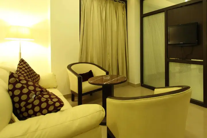 Нью-Дели: Hotel Surya Plaza