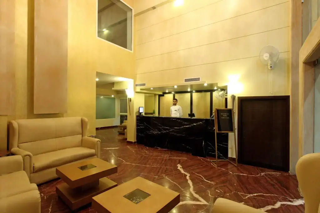 Нью-Дели: Hotel Surya Plaza