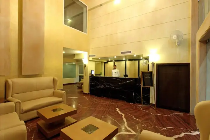 Нью-Дели: Hotel Surya Plaza