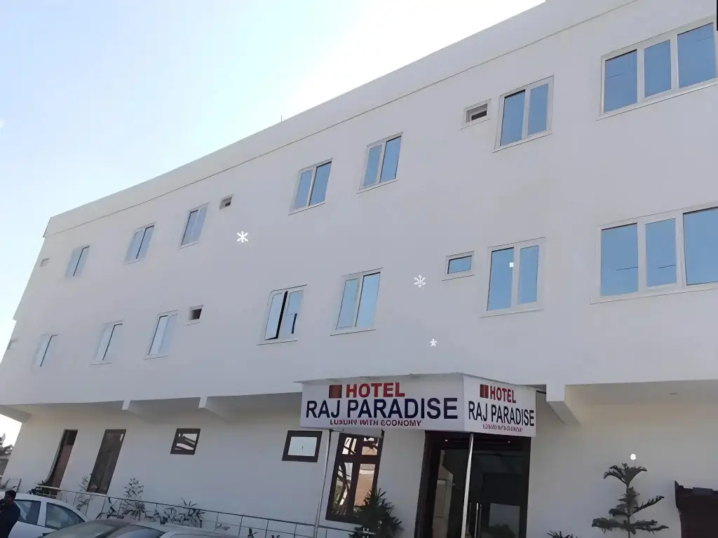 Hotel Raj Paradise by OYO Rooms — фото 1