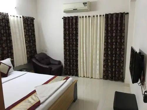 Ченнаи: FabExpress Kapsstone Egmore