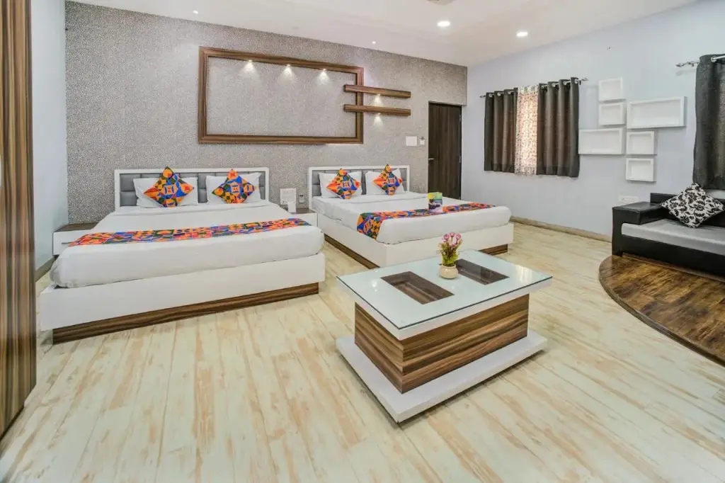 Индаур: FabHotel Bee Town