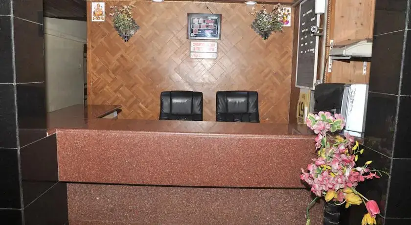 Сомнатх: Hotel Madhuram