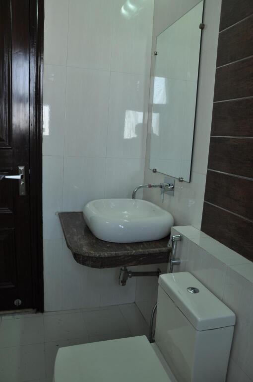 Нью-Дели: Golden Palm Suites