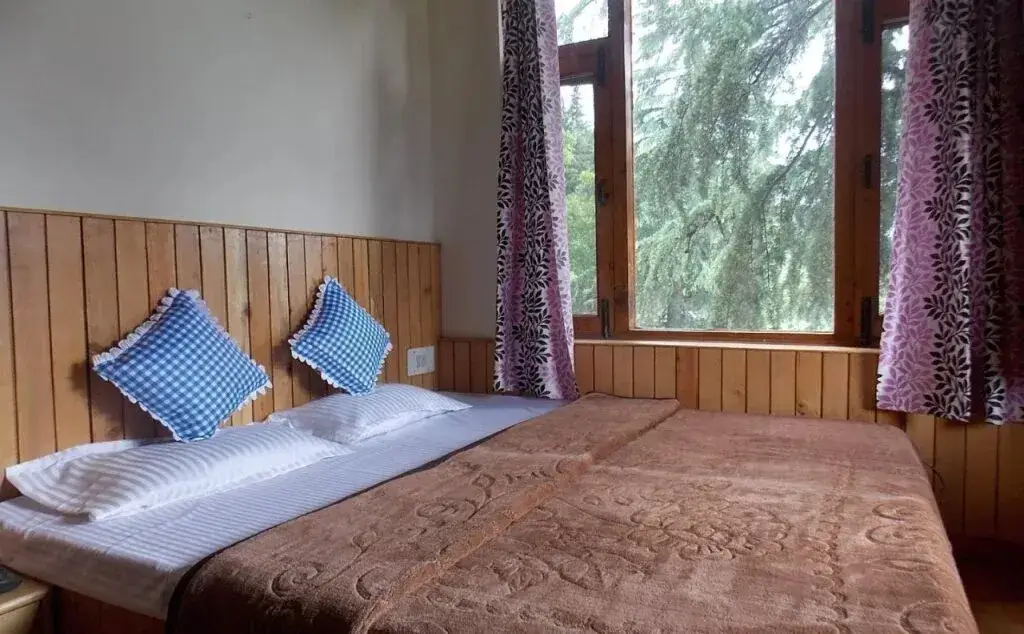 Наггар: The Pine Palace