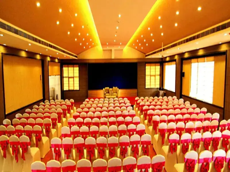 Вайпин: Paravoor Galaxy Hotel