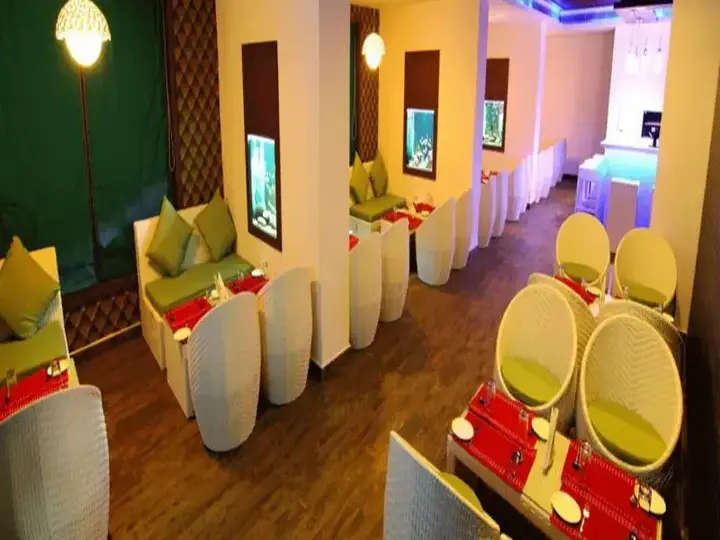Вайпин: Paravoor Galaxy Hotel
