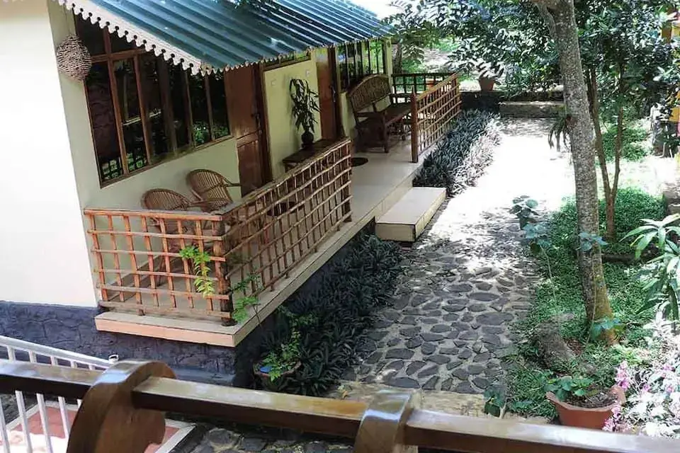 Кумили: Silent Summit Cottage
