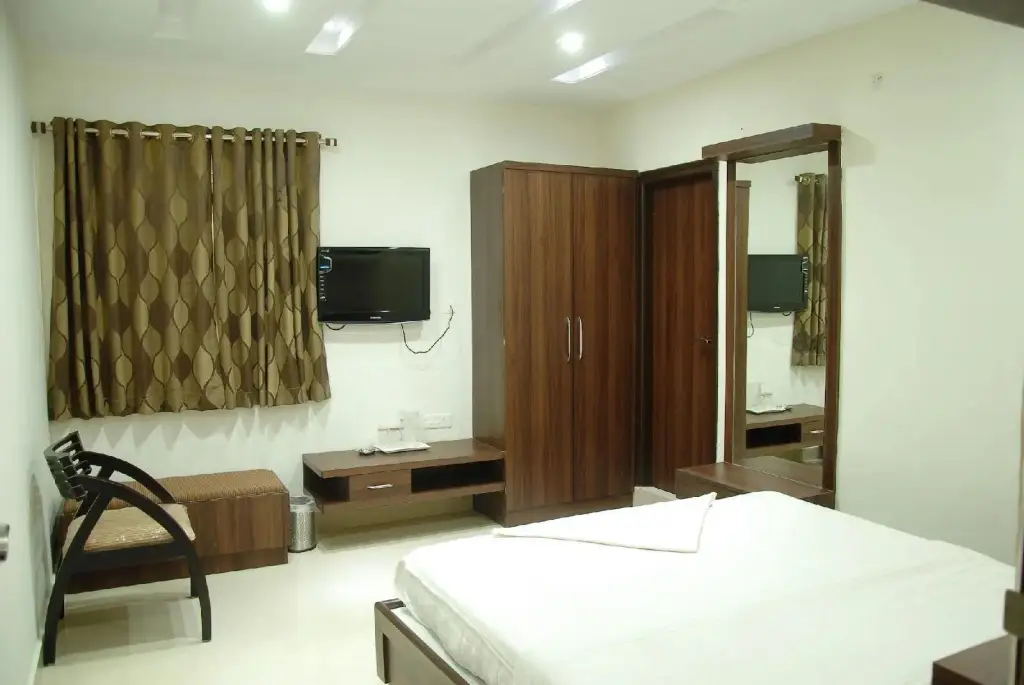 Шамшабад: Hotel VJR Residency