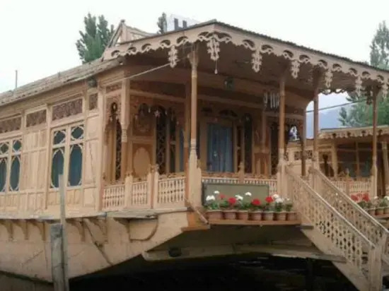 Buckingham Palace Group Of House Boats — фото 1