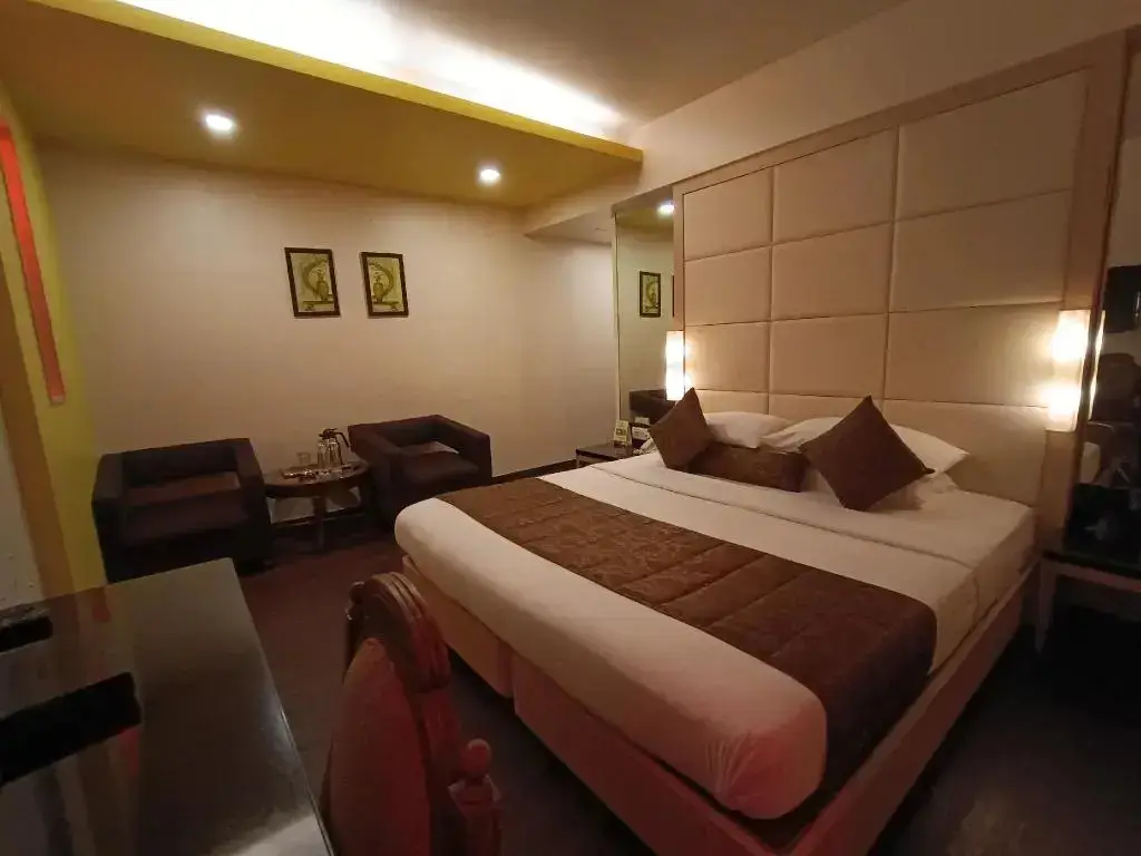 Мумбаи: Rajhans Hotel