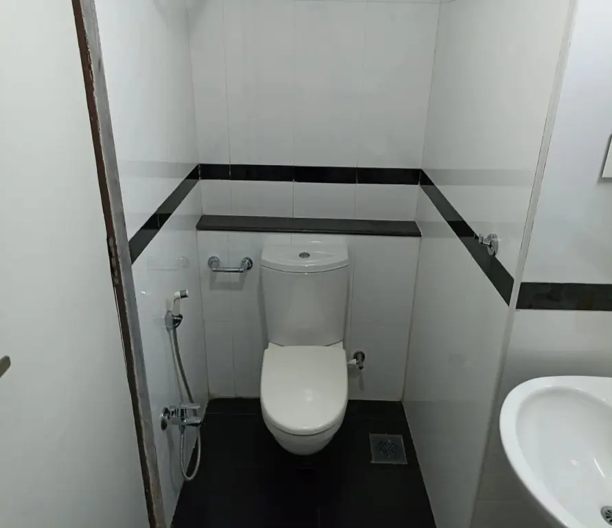 Нагоре: Chandra Royal Inn