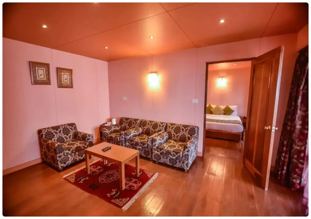 Дарджилинг: Cedar Inn
