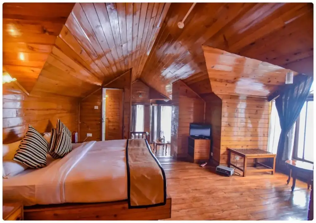 Дарджилинг: Cedar Inn