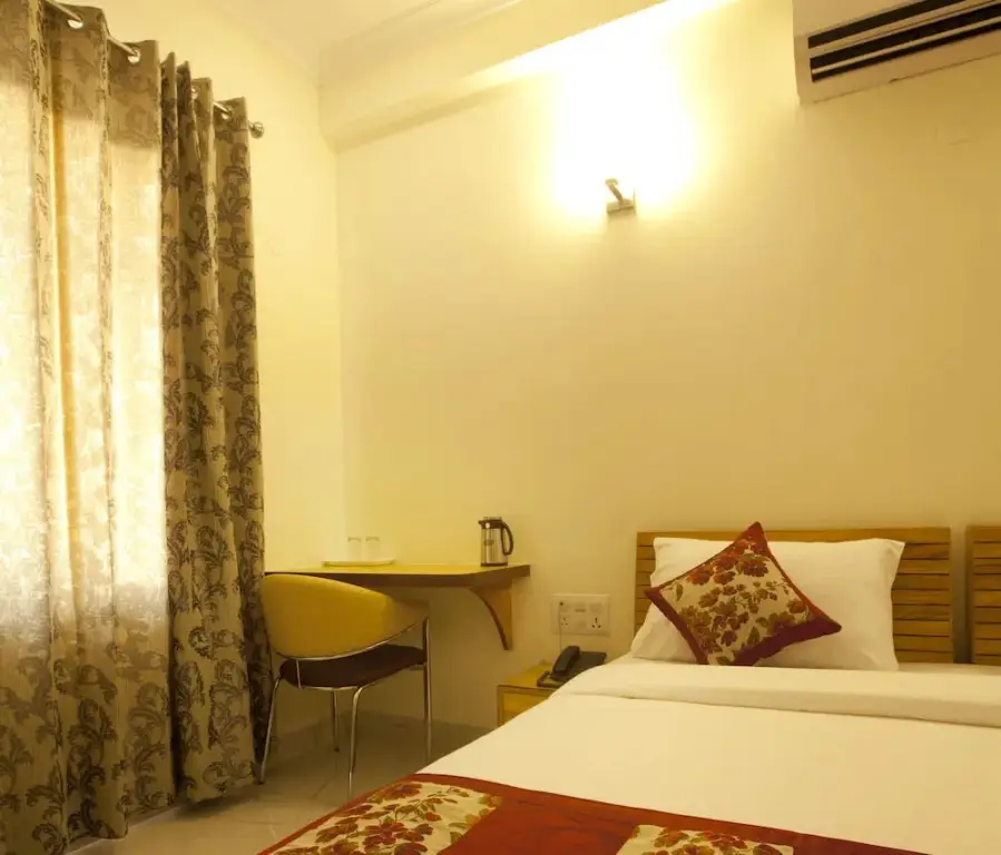 Гуруграм: Capital O 325 Hotel Silver Star