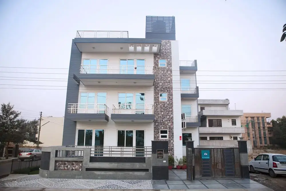 Гуруграм: Capital O 325 Hotel Silver Star