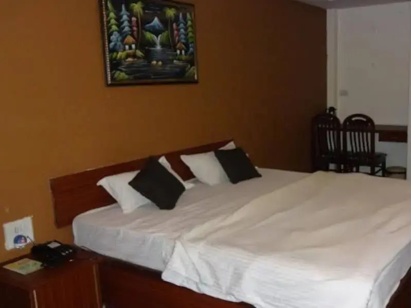 Индаур: Hotel Mangal Regency