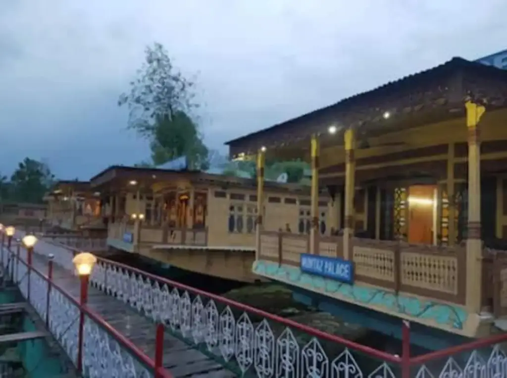 Шринагар: Mahjong Houseboats