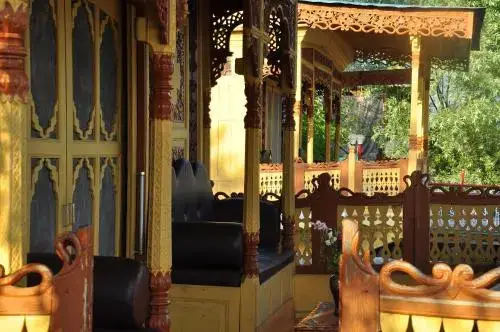 Шринагар: Mahjong Houseboats