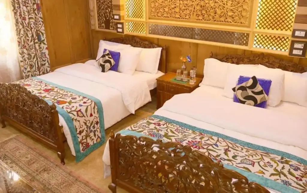 Шринагар: Mahjong Houseboats