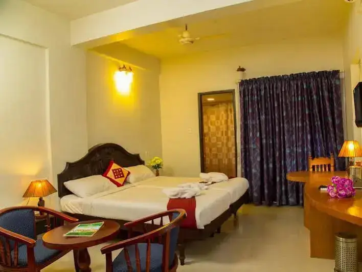 Пувар: Hotel Geethu International