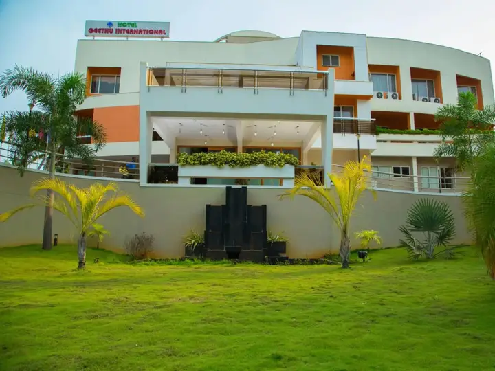 Пувар: Hotel Geethu International