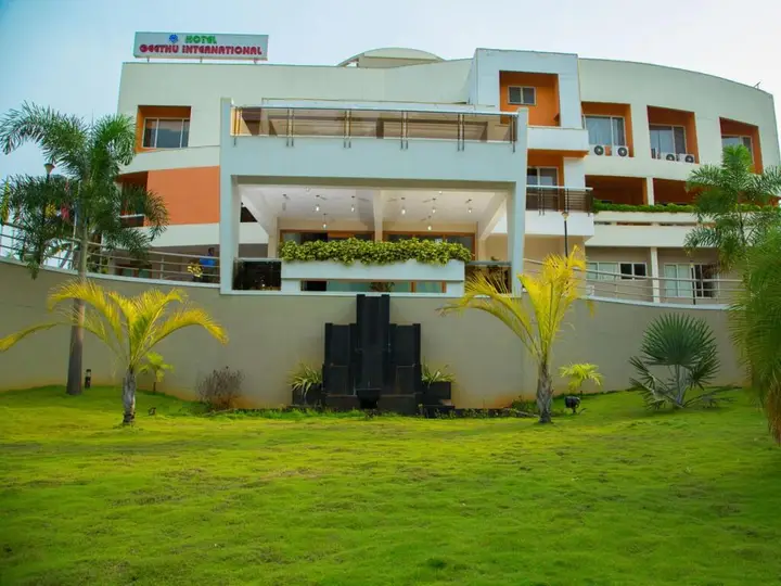 Пувар: Hotel Geethu International