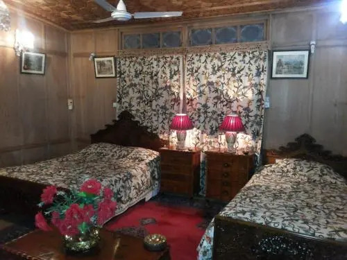 Шринагар: Kings Rose Houseboat