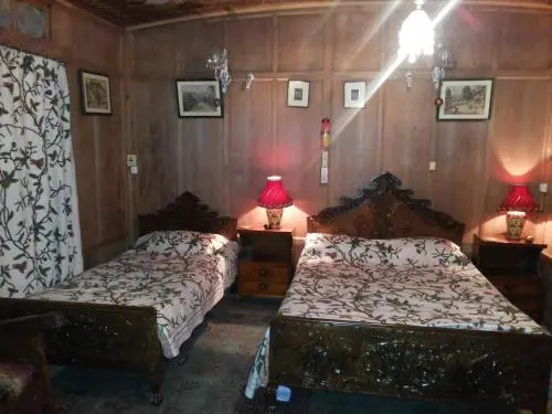 Шринагар: Kings Rose Houseboat