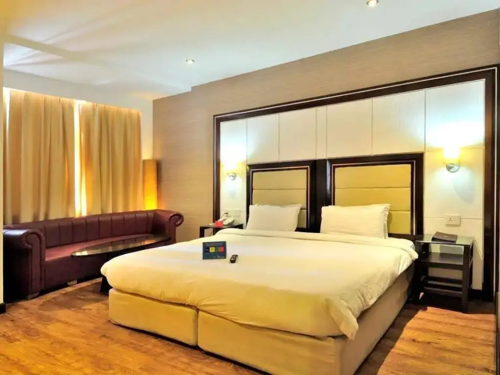 Нью-Дели: Aavaa Surya Continental Hotel